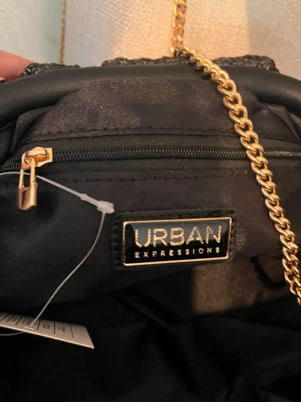 Urban Expressions Black Mika
